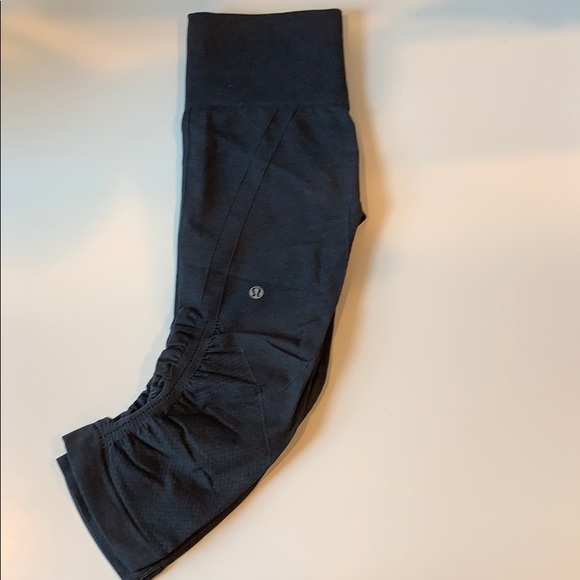 lululemon athletica Pants - Lululemon Seamless Crops